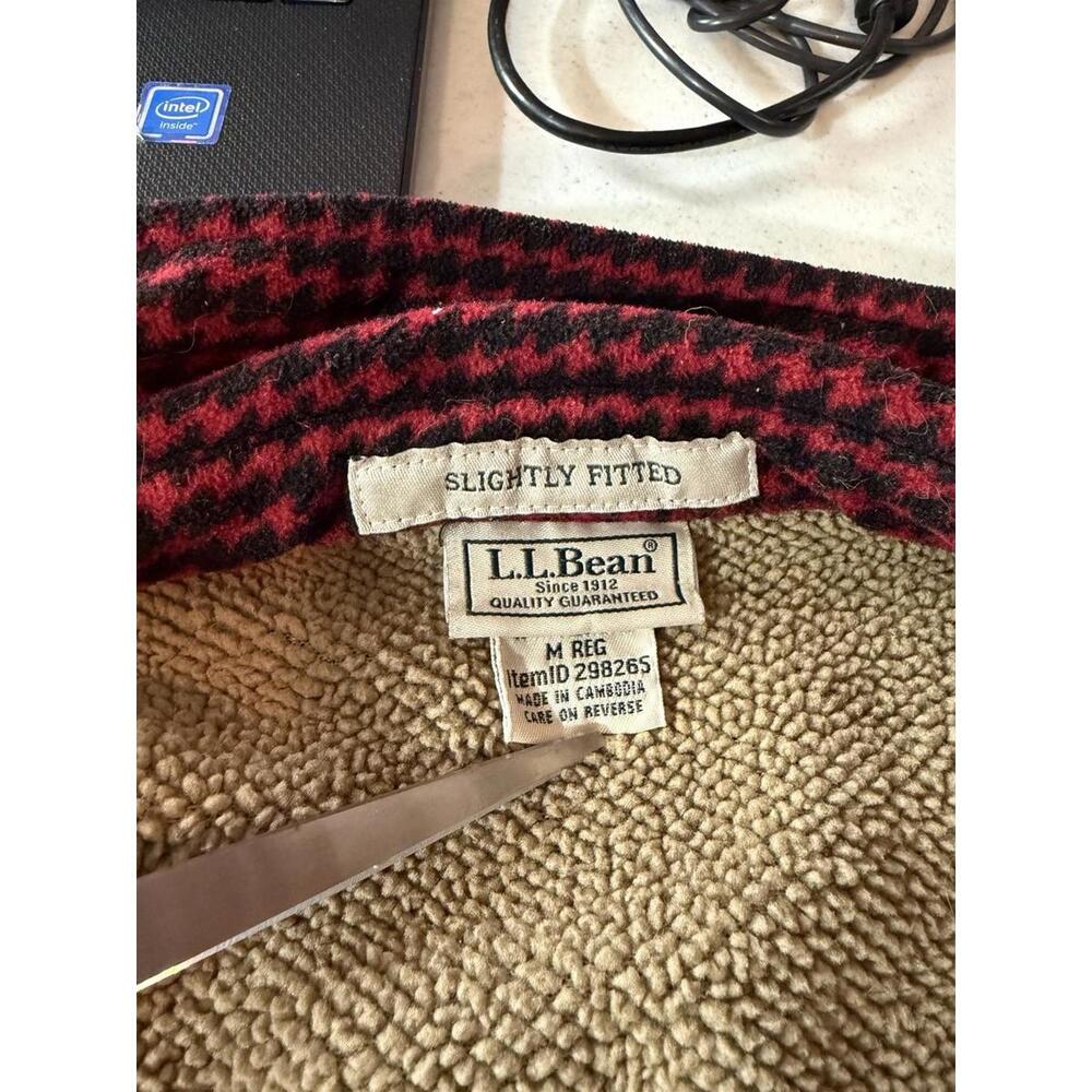 LL Bean Fleece Lined Flannel Mens Size M Red Slightly Fitted Red Black Plaid - Picture 3 of 7